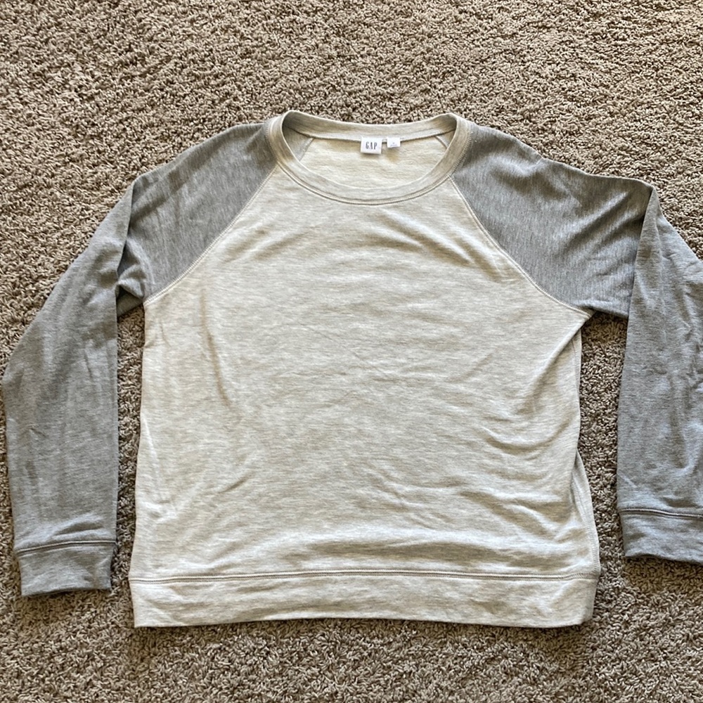 Gap Women two-tone lightweight sweatshirt